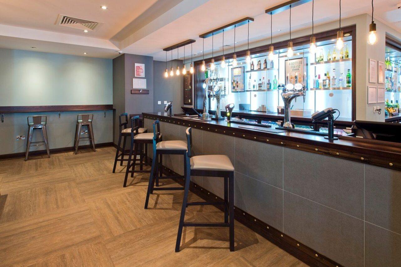Premier Inn London Wembley Stadium Екстер'єр фото